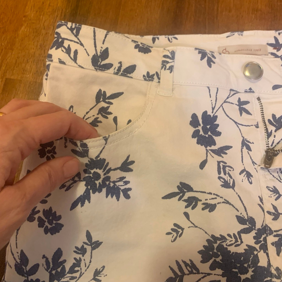 Cato Mini Skirt 4 White with Blue Floral Pockets - Picture 4 of 7